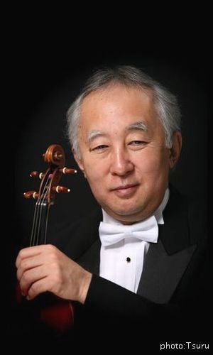 大山平一郎写真　ヴィオラ愛器と共に